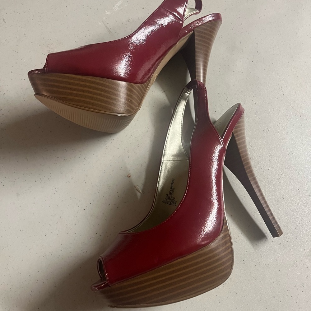 City Streets‎ Red Slingback Heels - Picture 5 of 7
